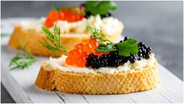 Why Restaurant-Style Caviar Service Feels Different