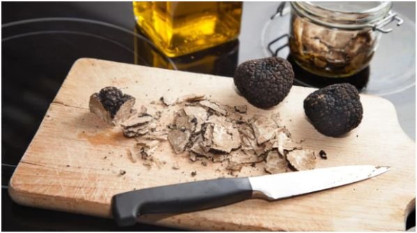 White vs Black Truffle Oil Pairings